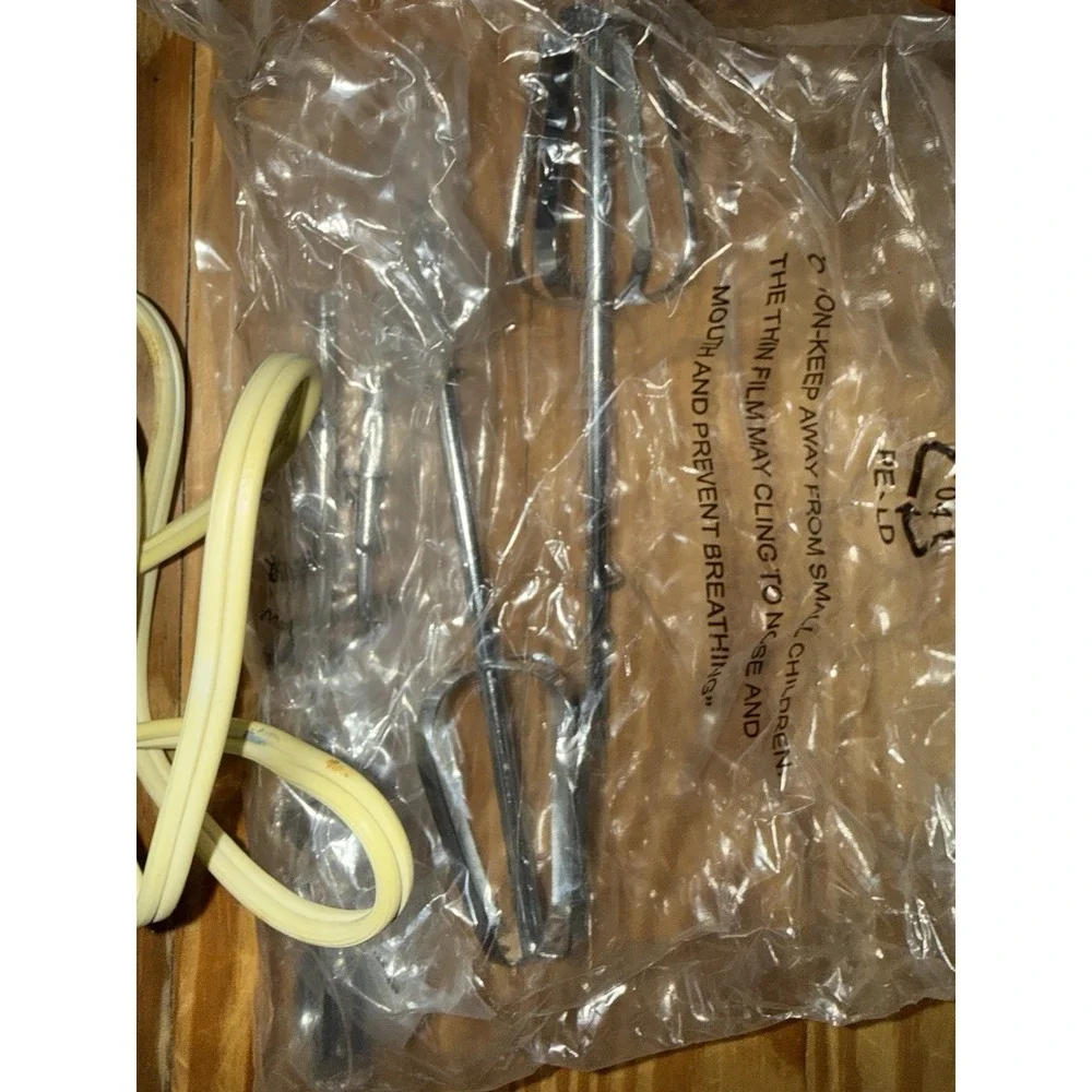 Crofton 5-Speed Hand Mixer‎ No. 8117 w/ Whisk Beaters & Dough Hooks New Open Box